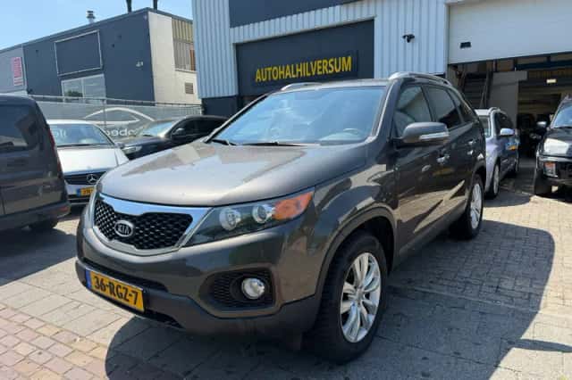 Kia Sorento (2011) thumbnail 2