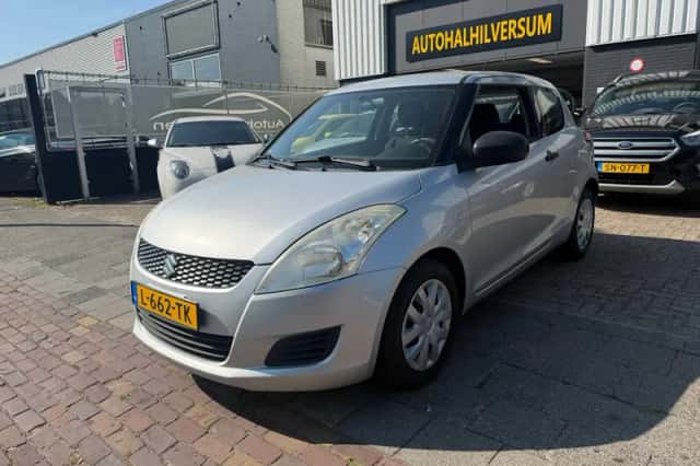 Suzuki Swift (2012) thumbnail 2