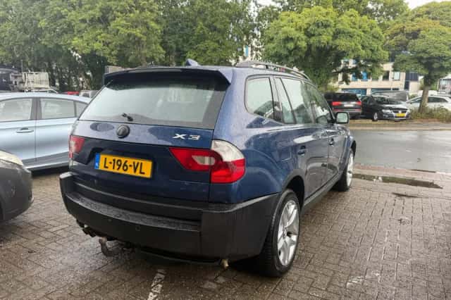 BMW X3 (2004) thumbnail 3