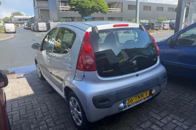 Peugeot 107 (2010) thumbnail 3