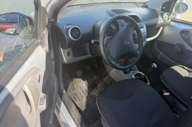 Peugeot 107 (2010) thumbnail 5