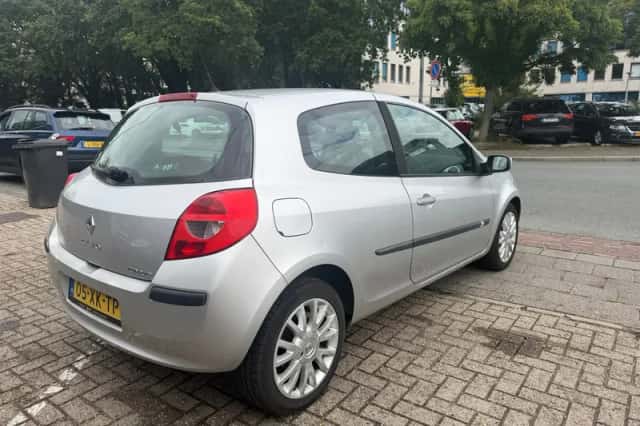 Renault Clio (2007) thumbnail 2