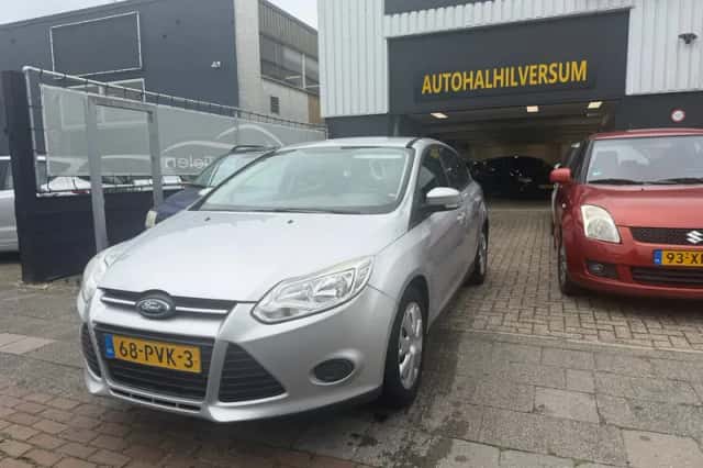 Ford Focus (2011) thumbnail 2