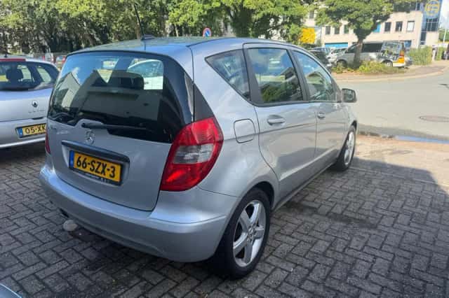 Mercedes-Benz A-Klasse (2011) thumbnail 4