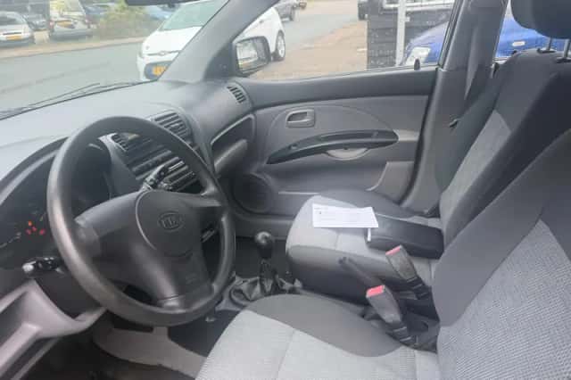 Kia Picanto (2004) thumbnail 6