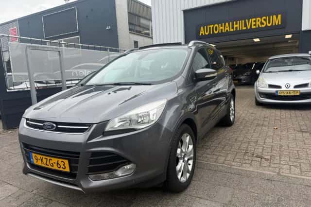 Ford Kuga (2013) thumbnail 2