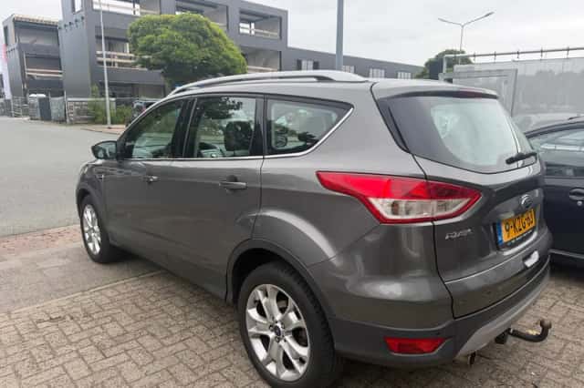 Ford Kuga (2013) thumbnail 3