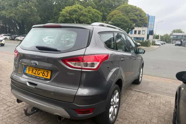 Ford Kuga (2013) thumbnail 4