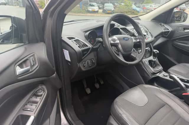 Ford Kuga (2013) thumbnail 5