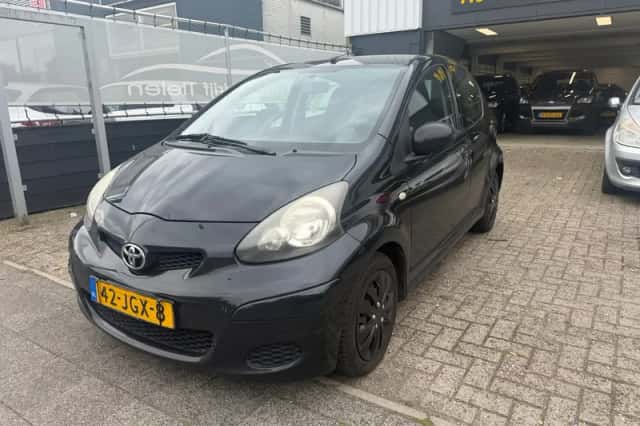 Toyota Aygo (2009) thumbnail 2