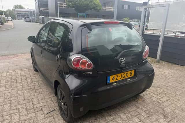 Toyota Aygo (2009) thumbnail 3