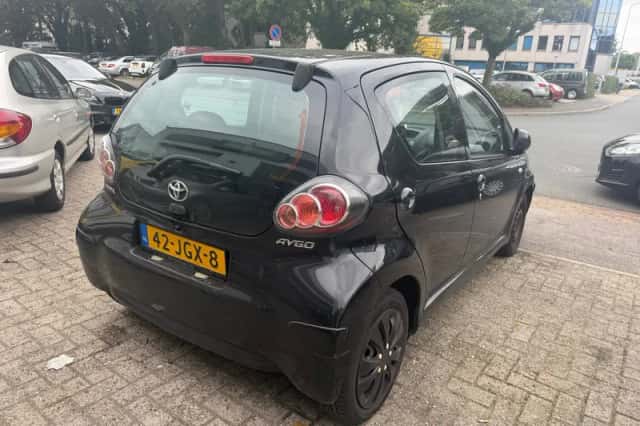 Toyota Aygo (2009) thumbnail 4