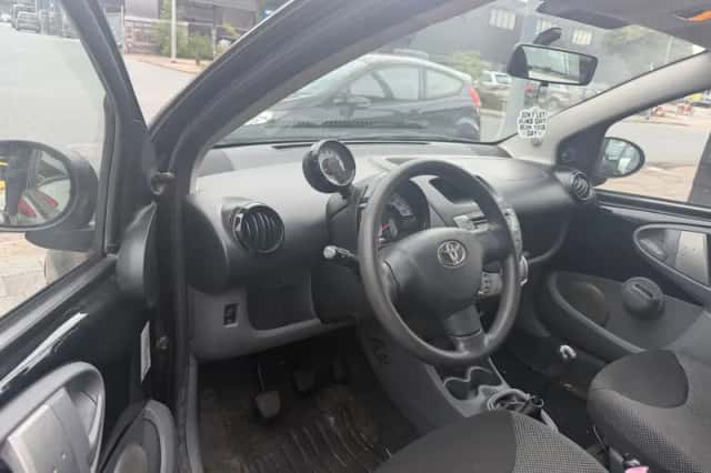 Toyota Aygo (2009) thumbnail 5