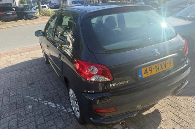 Peugeot 206+ (2011) thumbnail 4