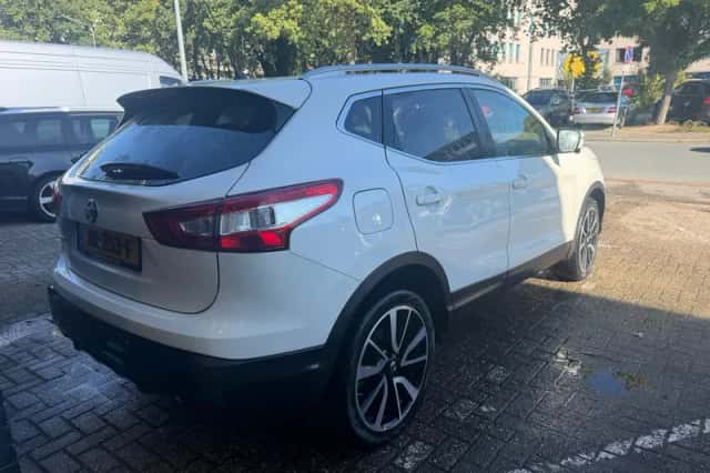 Nissan Qashqai (2016) thumbnail 3