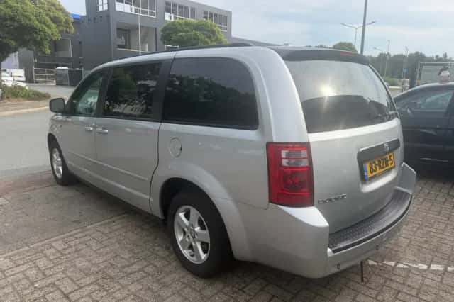 Dodge Grand Caravan (2011) thumbnail 3