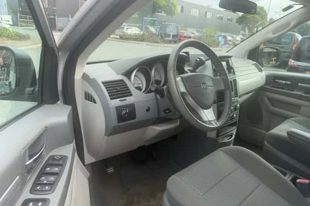Dodge Grand Caravan (2011) thumbnail 5