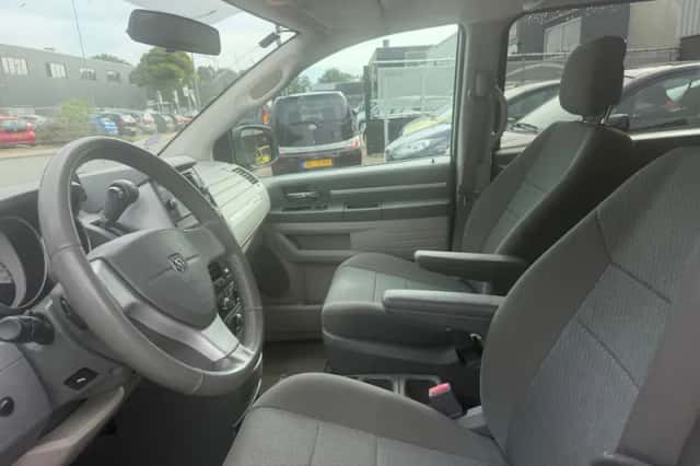 Dodge Grand Caravan (2011) thumbnail 6