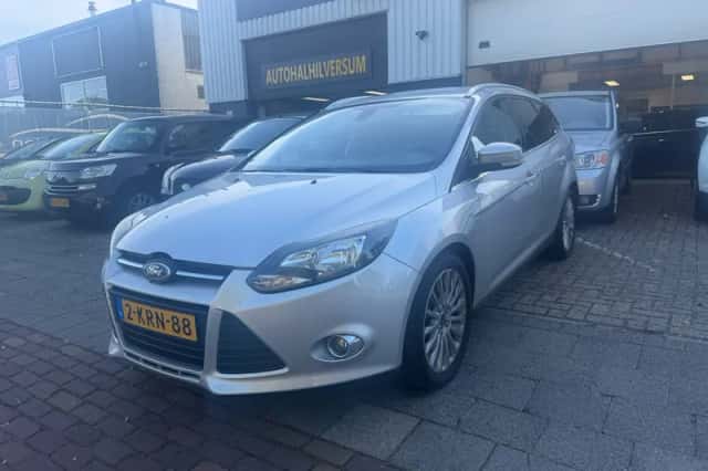 Ford Focus (2012) thumbnail 2