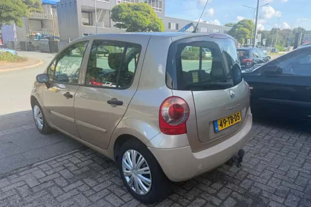 Renault Modus (2006) thumbnail 3