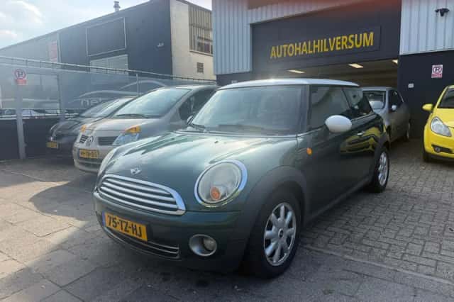 MINI Cooper (2007) thumbnail 2