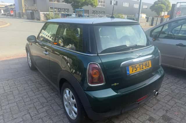 MINI Cooper (2007) thumbnail 3