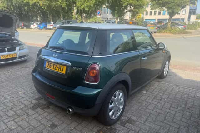 MINI Cooper (2007) thumbnail 4