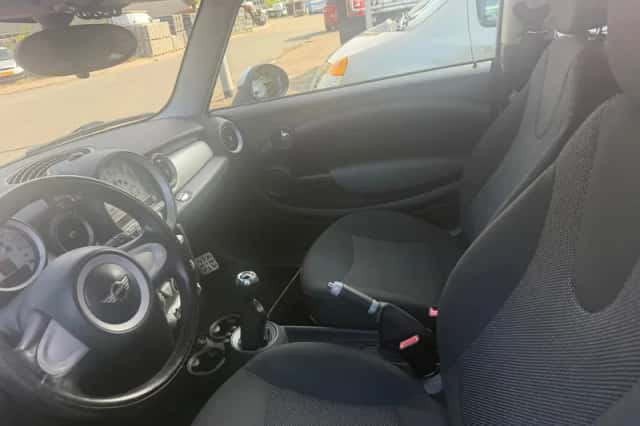 MINI Cooper (2007) thumbnail 6