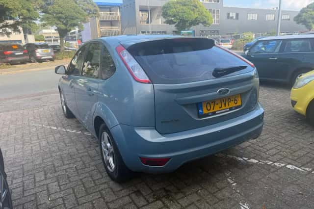 Ford Focus (2008) thumbnail 3