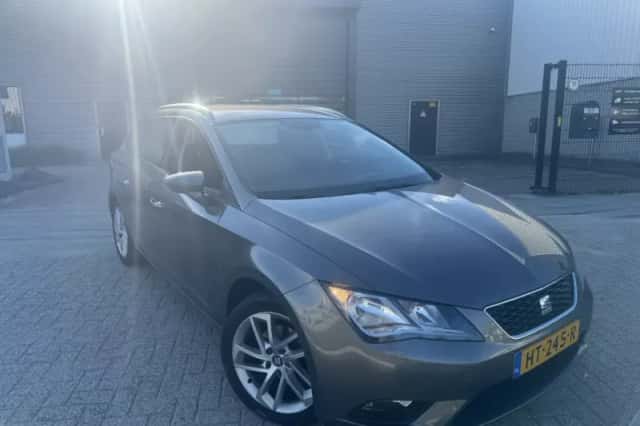 SEAT Leon (2015) thumbnail 1