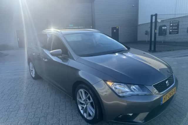 SEAT Leon (2015) thumbnail 3