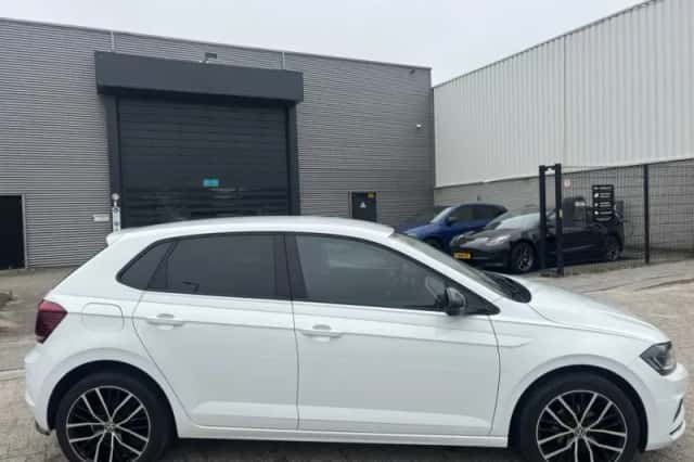 Volkswagen Polo (2018) thumbnail 2