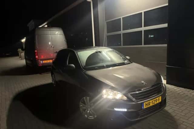 Peugeot 308 (2015) thumbnail 1