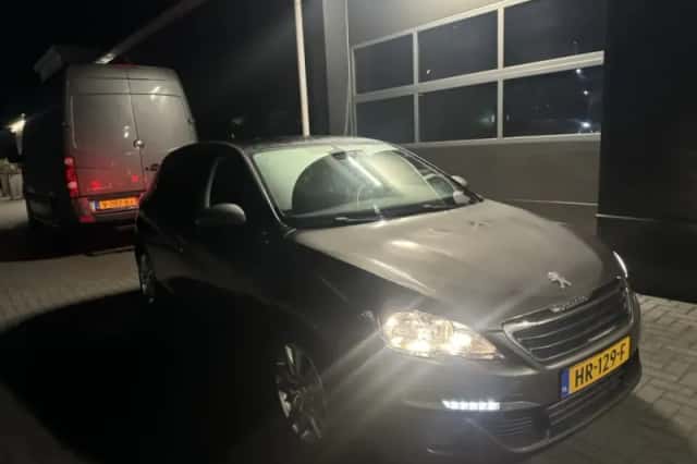 Peugeot 308 (2015) thumbnail 3