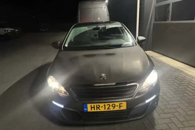 Peugeot 308 (2015) thumbnail 4