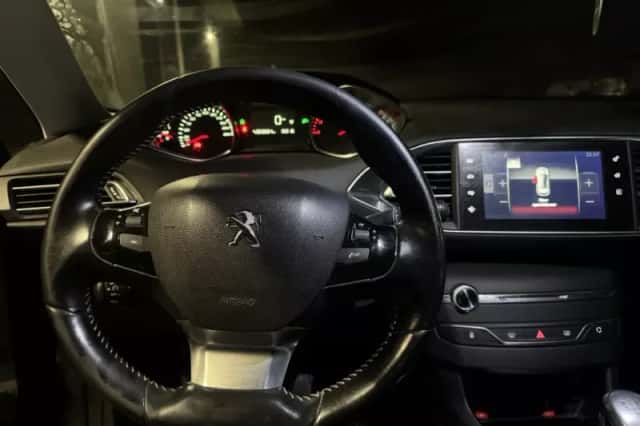 Peugeot 308 (2015) thumbnail 6