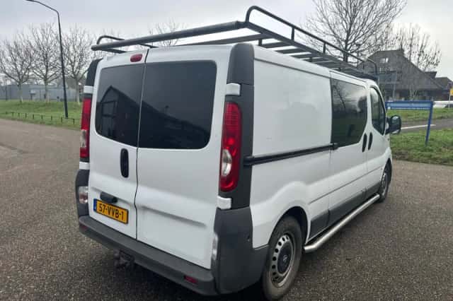Opel Vivaro (2008) thumbnail 3