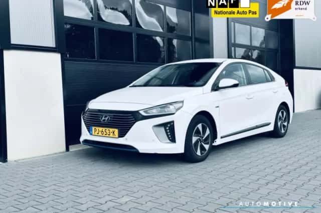 Hyundai Ioniq (2017) thumbnail 2