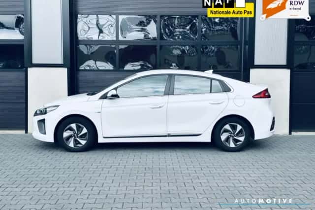 Hyundai Ioniq (2017) thumbnail 4