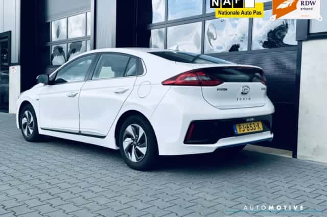 Hyundai Ioniq (2017) thumbnail 5