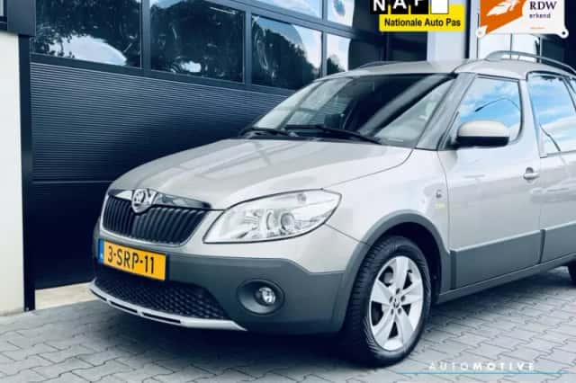 Škoda Roomster (2013) thumbnail 3