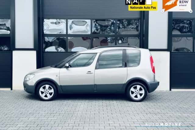 Škoda Roomster (2013) thumbnail 4