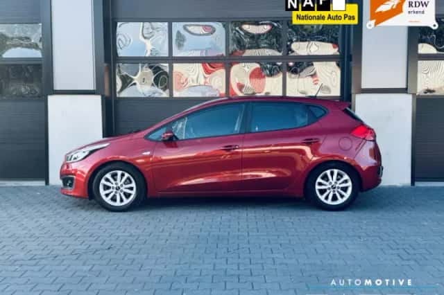 Kia Cee'd (2016) thumbnail 4