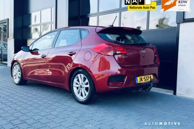Kia Cee'd (2016) thumbnail 5