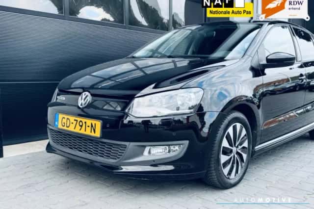 Volkswagen Polo (2015) thumbnail 2