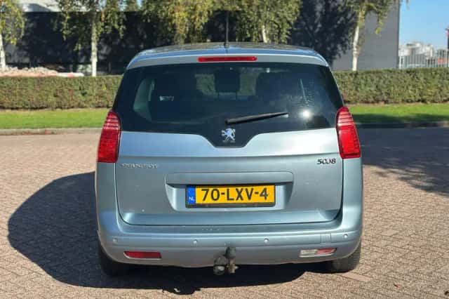 Peugeot 5008 (2010) thumbnail 6