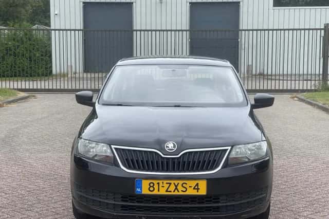 Škoda Rapid (2013) thumbnail 2
