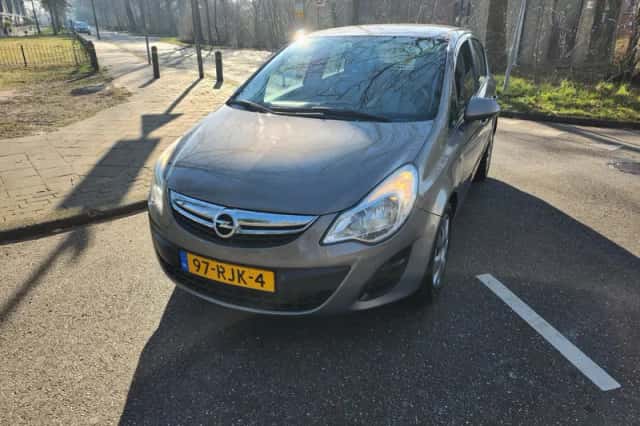 Opel Corsa (2011) thumbnail 2