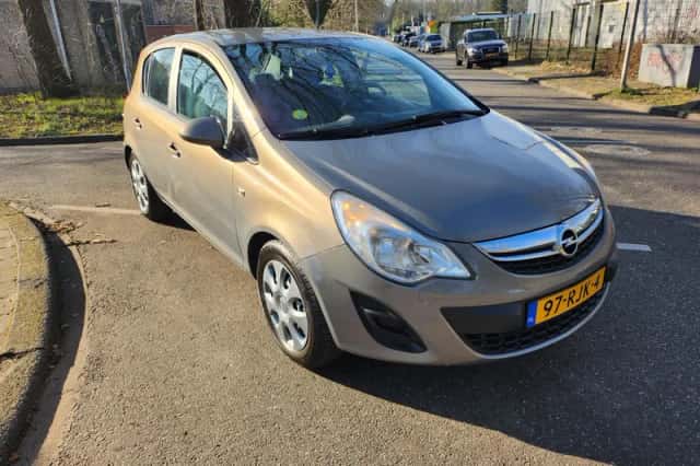 Opel Corsa (2011) thumbnail 4