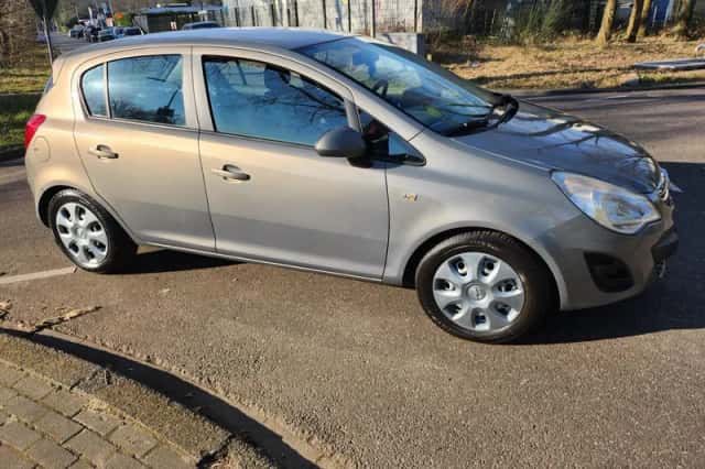 Opel Corsa (2011) thumbnail 5